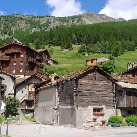 Le Charlot Chalet *